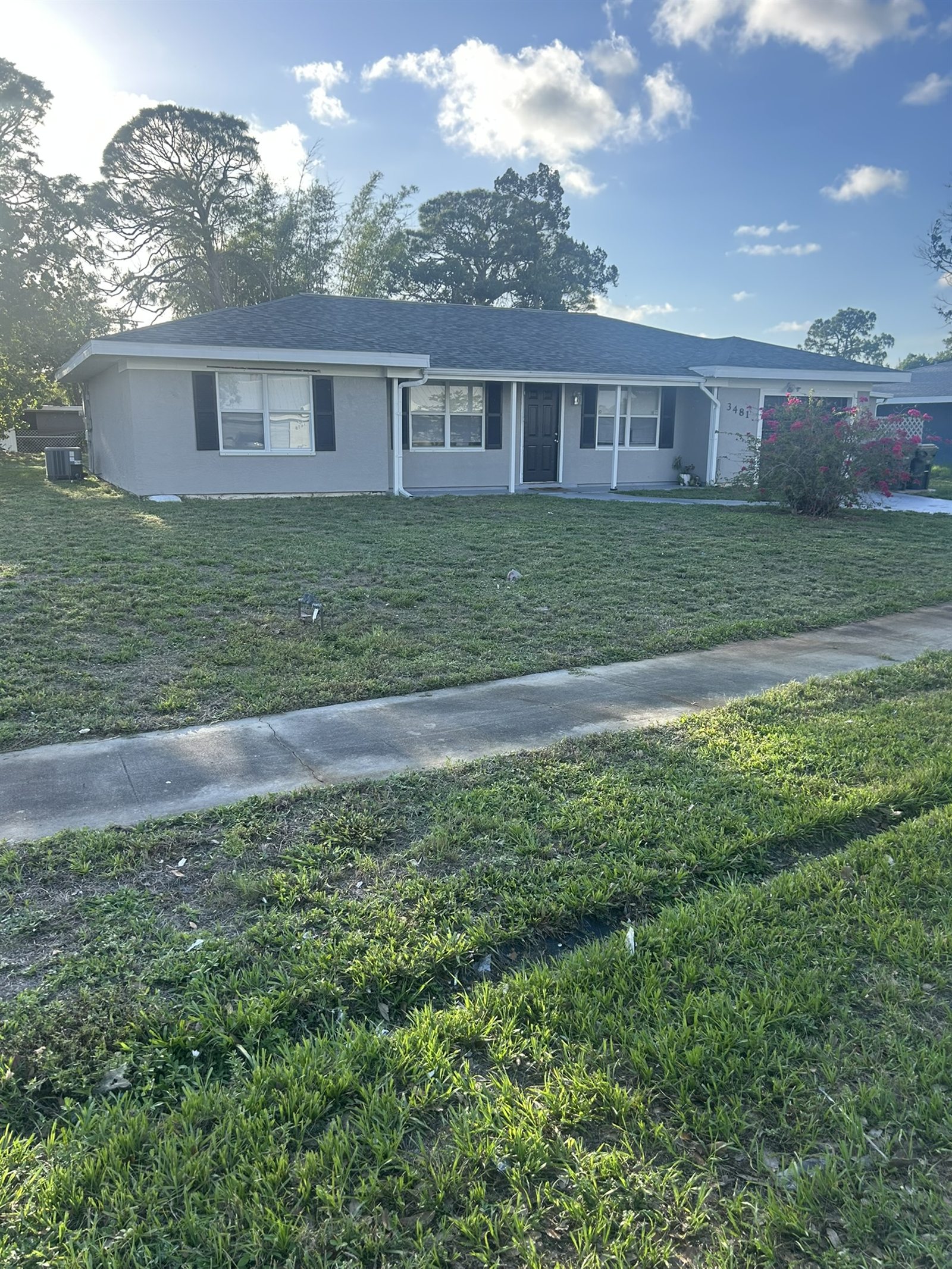 Residential lawn on an Appomattox Drive side street near Jockey Club North Port
